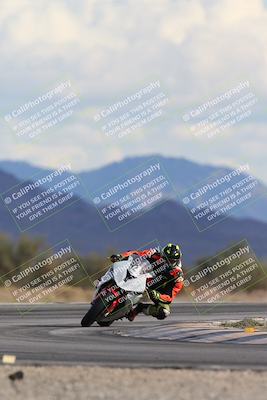 media/Nov-16-2025-Race Pace (Sun) [[8c5fa54630]]/Non Verified Riders (1st 20 Minutes)/5-Turn 15 (110pm)/